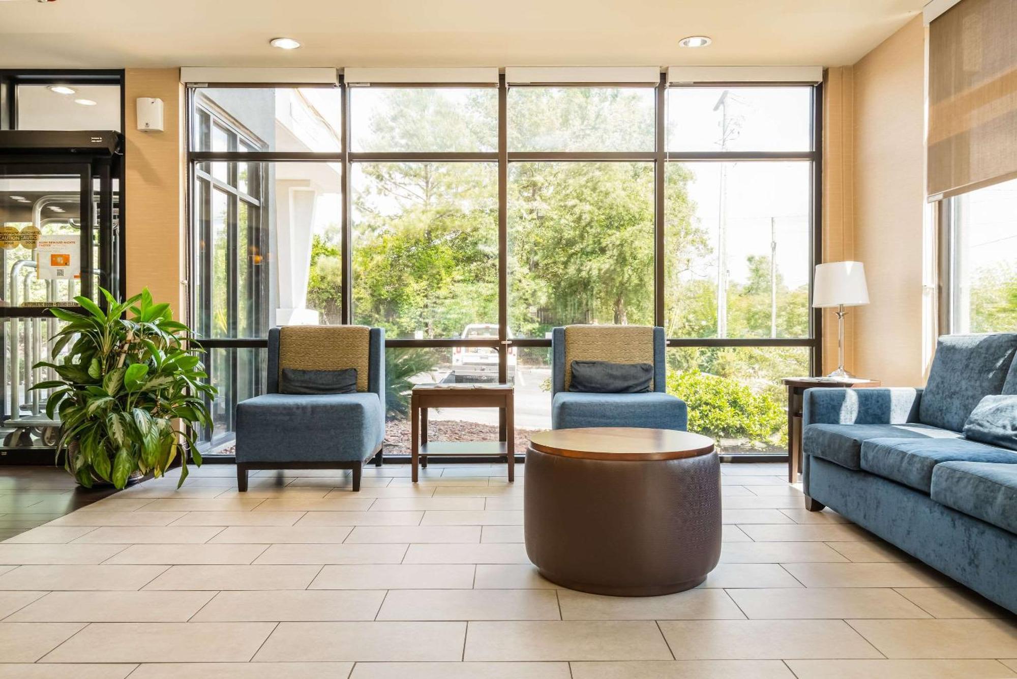 Comfort Suites Columbia Northeast - Fort Jackson Bagian luar foto