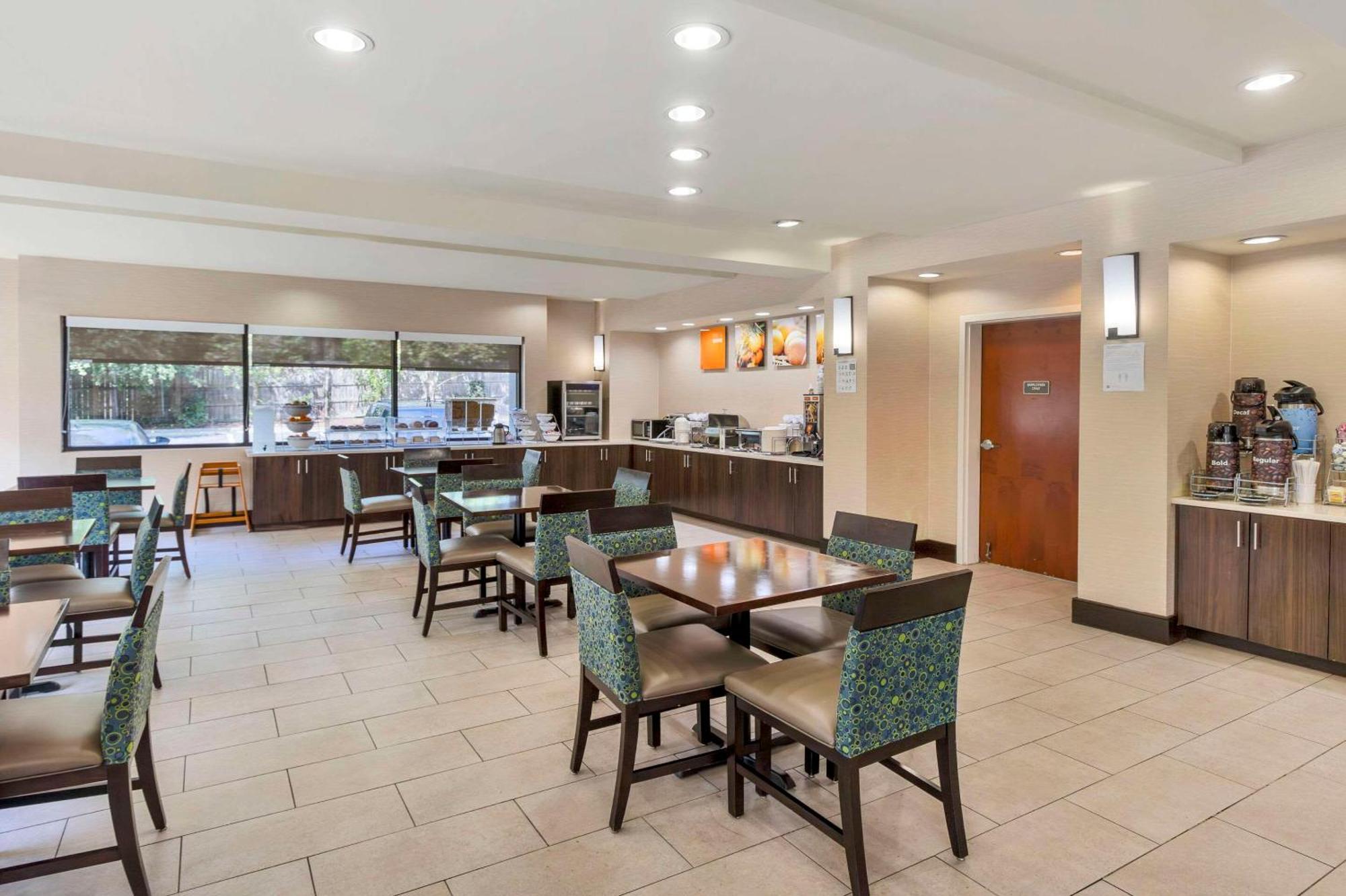 Comfort Suites Columbia Northeast - Fort Jackson Bagian luar foto