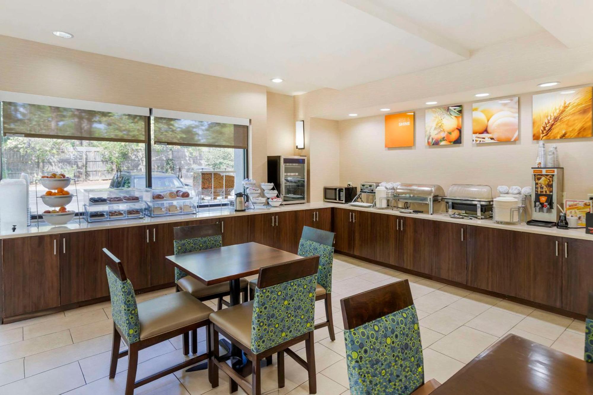Comfort Suites Columbia Northeast - Fort Jackson Bagian luar foto
